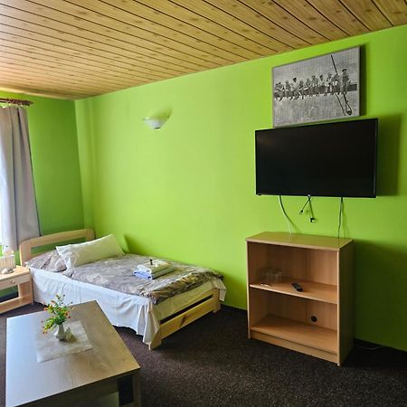 Guest House Pod Lesem Merklin Eksteriør bilde