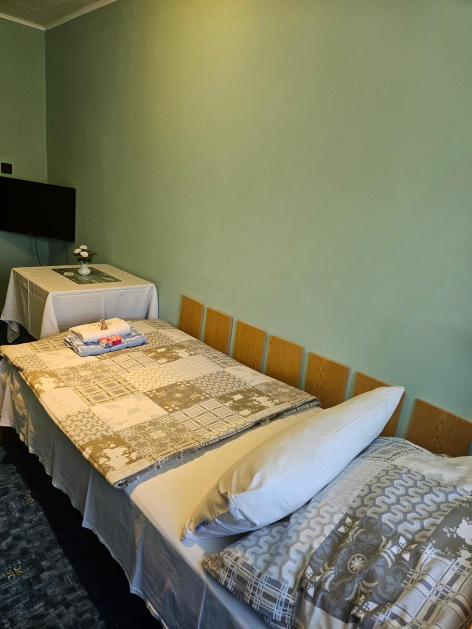 Guest House Pod Lesem Merklin Eksteriør bilde