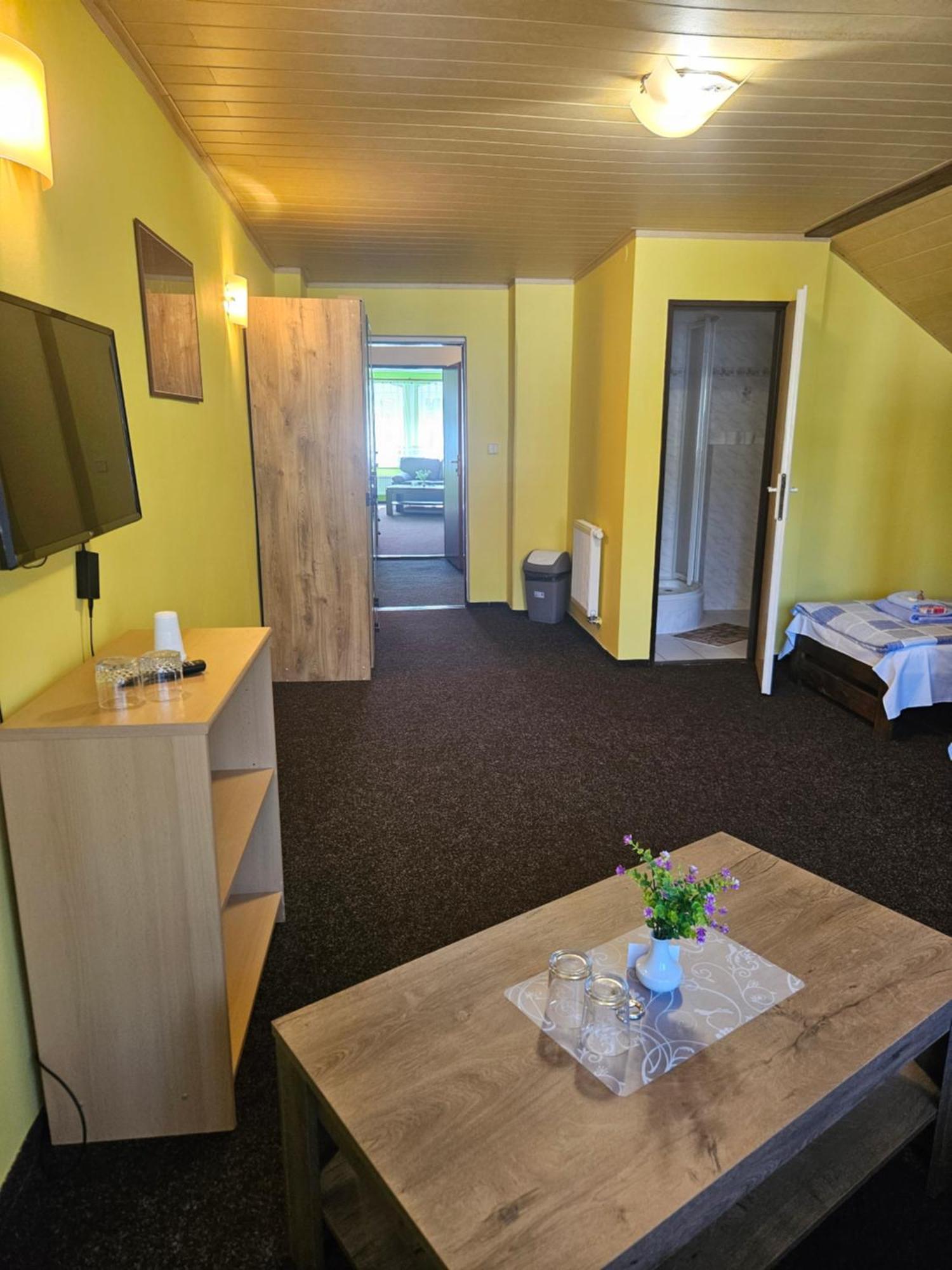 Guest House Pod Lesem Merklin Eksteriør bilde
