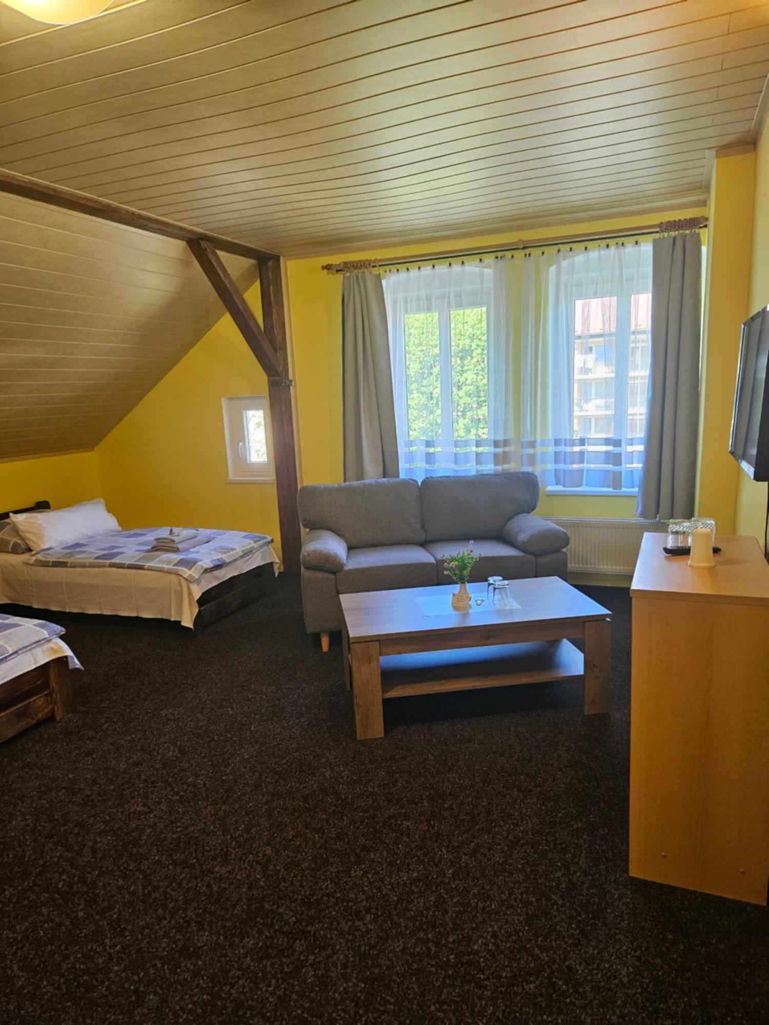 Guest House Pod Lesem Merklin Eksteriør bilde