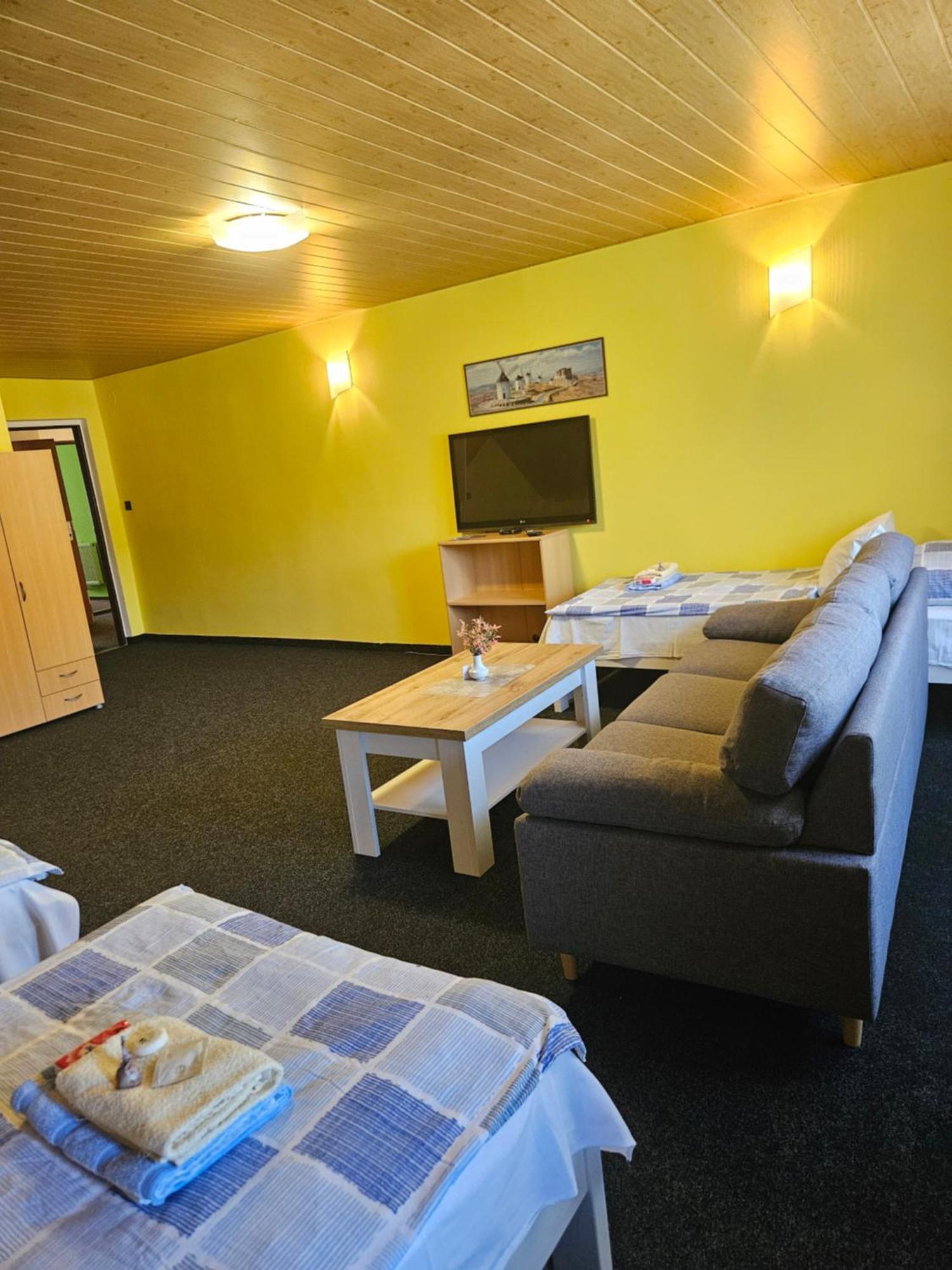 Guest House Pod Lesem Merklin Eksteriør bilde