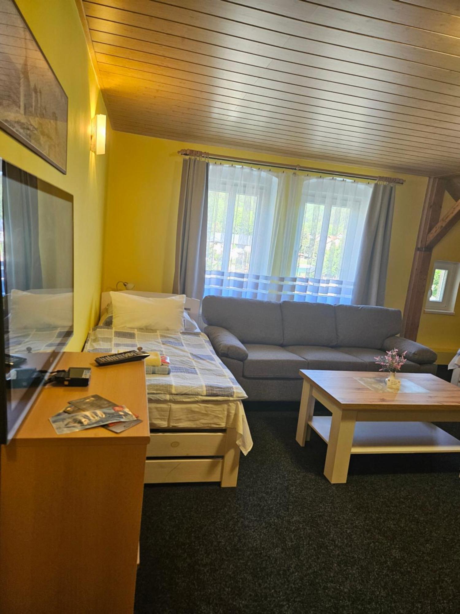 Guest House Pod Lesem Merklin Eksteriør bilde